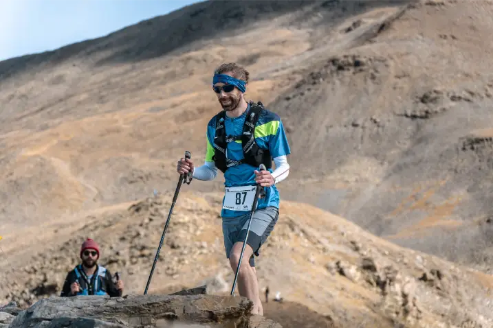 trail-montagne-ciel-bleu-8