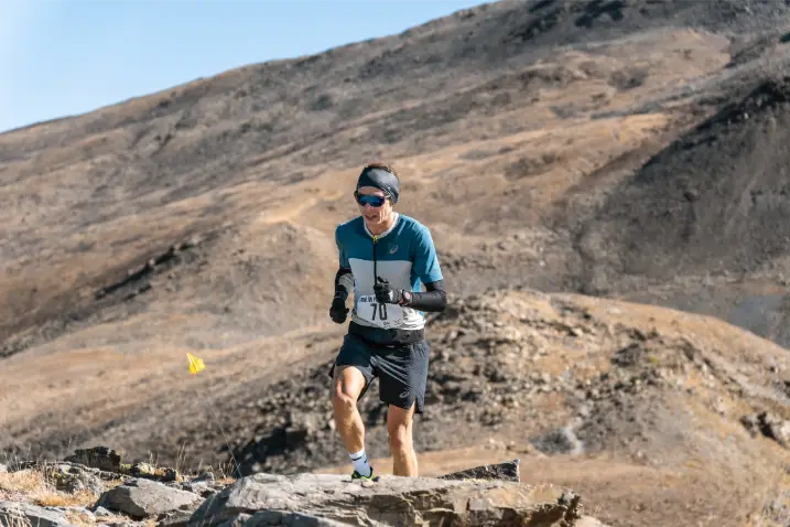 trail-runner-au-sommet-montagne-3